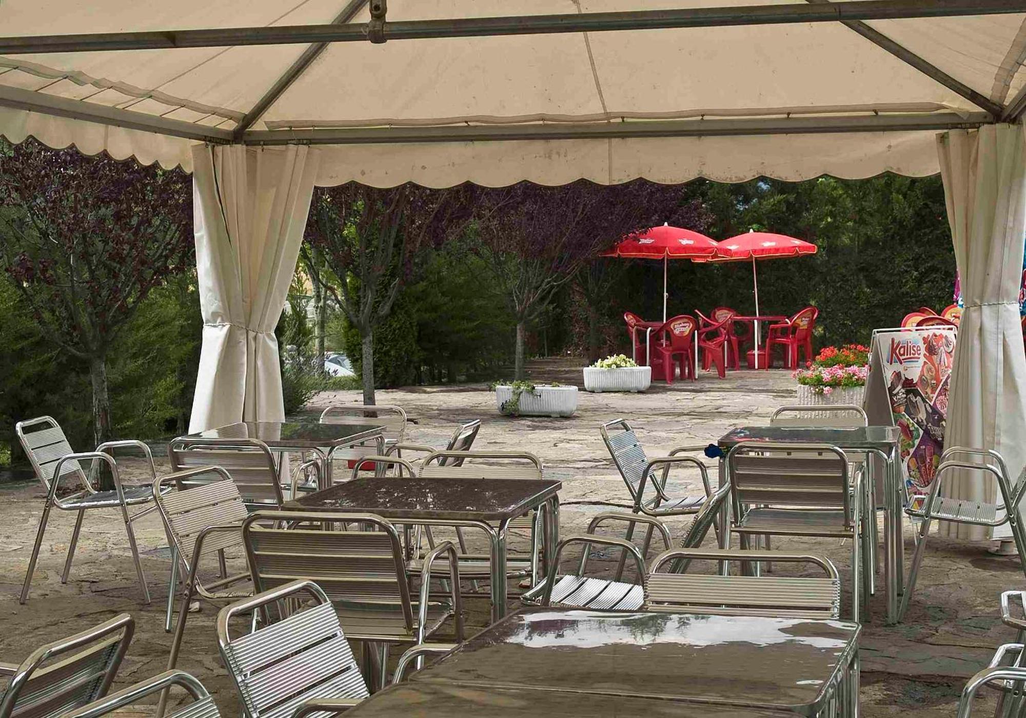 Camping Valle De Tena Sabiñánigo Екстериор снимка