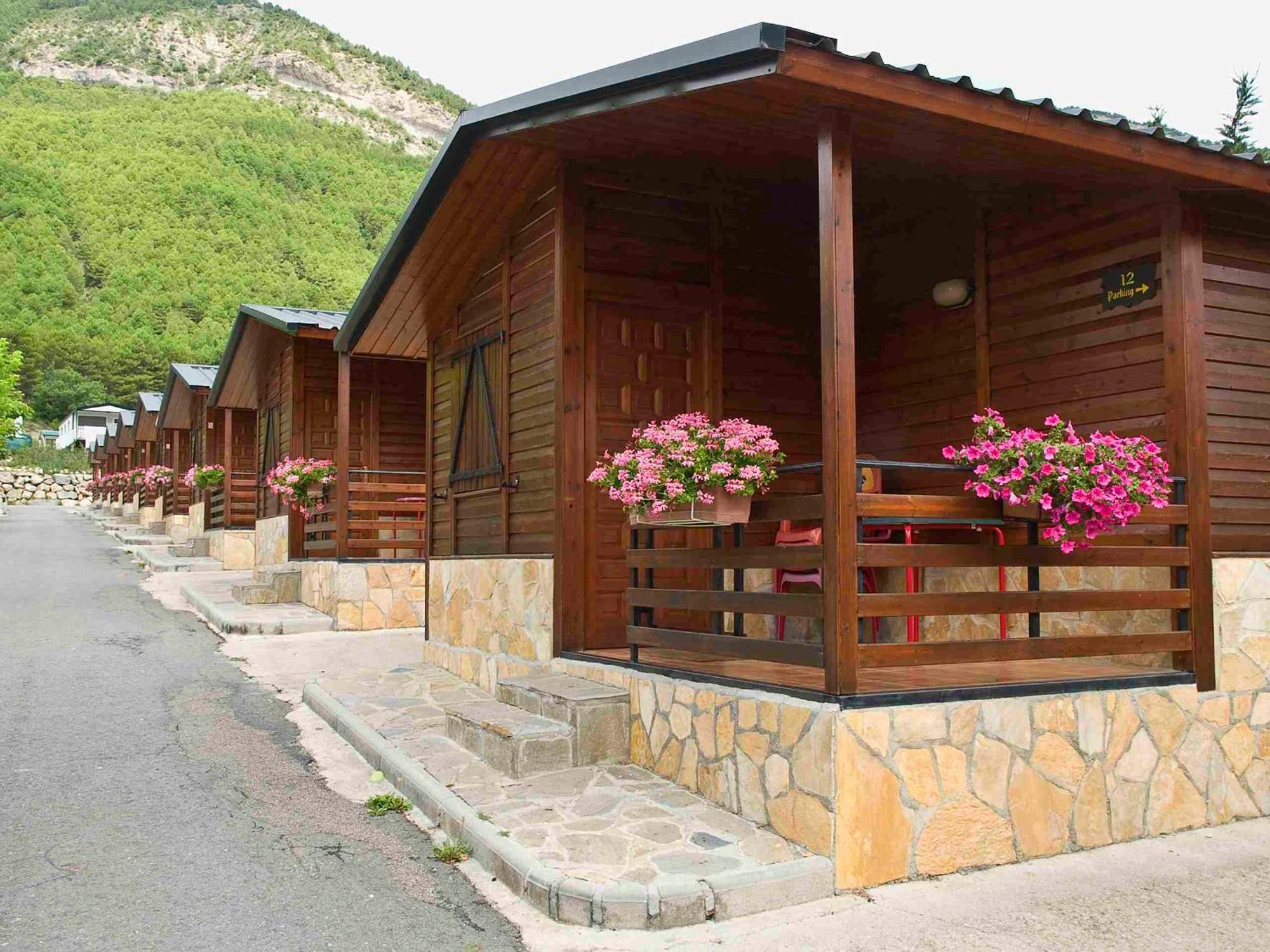 Camping Valle De Tena Sabiñánigo Екстериор снимка