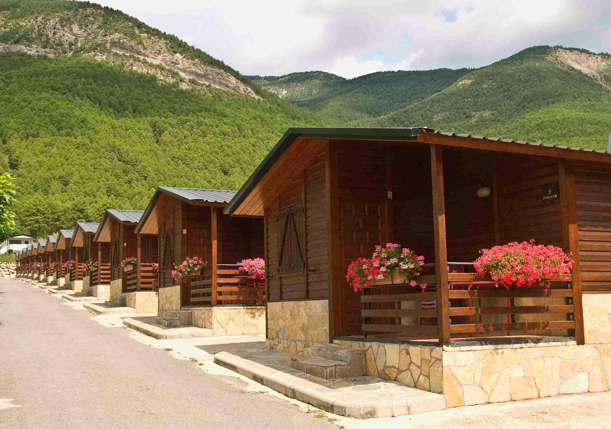 Camping Valle De Tena Sabiñánigo Екстериор снимка