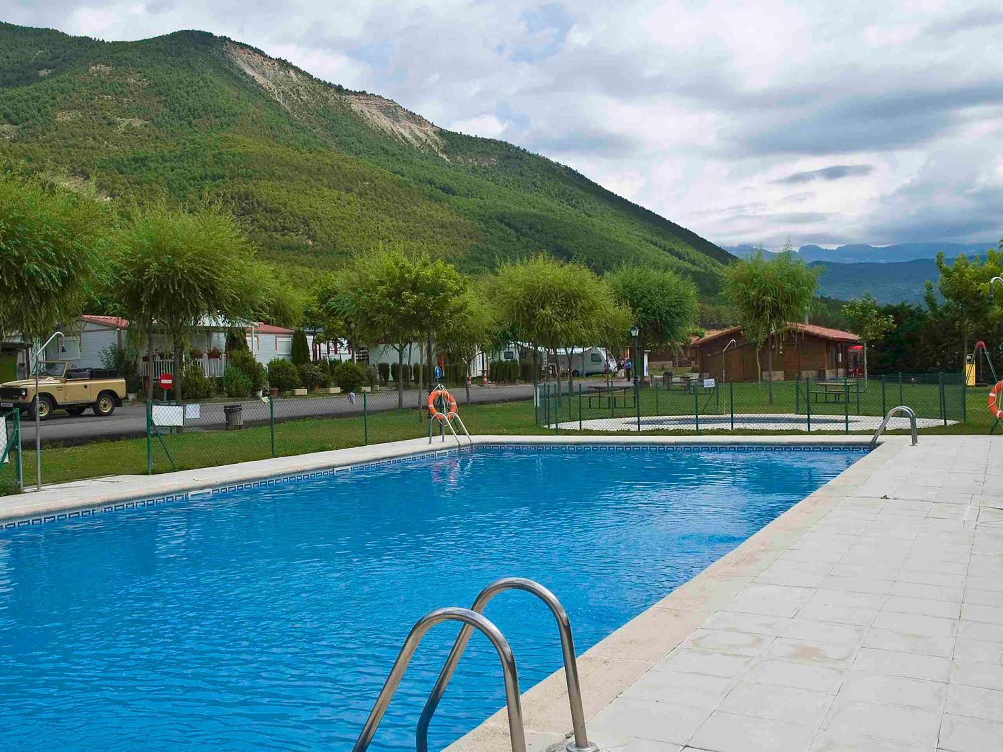 Camping Valle De Tena Sabiñánigo Екстериор снимка